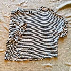 Ruffled short-sleeved crop t-shirt